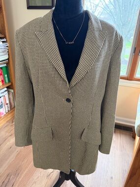 VINTAGE Burberry(s) one button houndstooth blazer, size 12